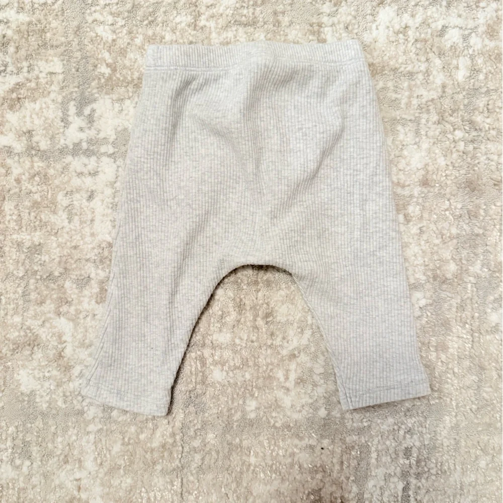 Old Navy Gray Kids Ribbed Gender Neutral Casual Bottoms size 3-6M